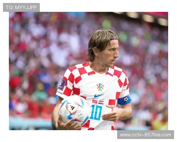 终场哨响，克罗地亚老将莫德里奇跪地庆祝绝杀，40岁传奇续写新章