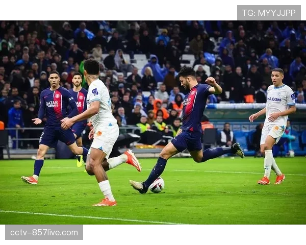 英国警方通报：逮捕数名在欧冠比赛期间涉嫌种族歧视的客队球迷